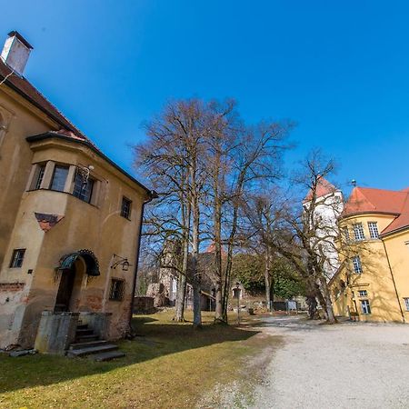 Hotel Schloss Neuburg - Hoftaferne 뉴버그엠인 외부 사진