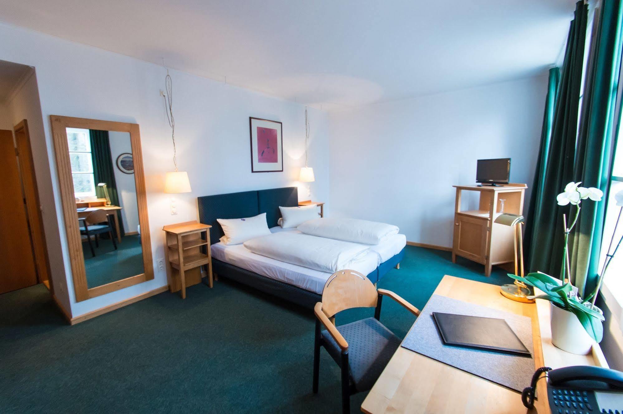 Hotel Schloss Neuburg - Hoftaferne 뉴버그엠인 외부 사진