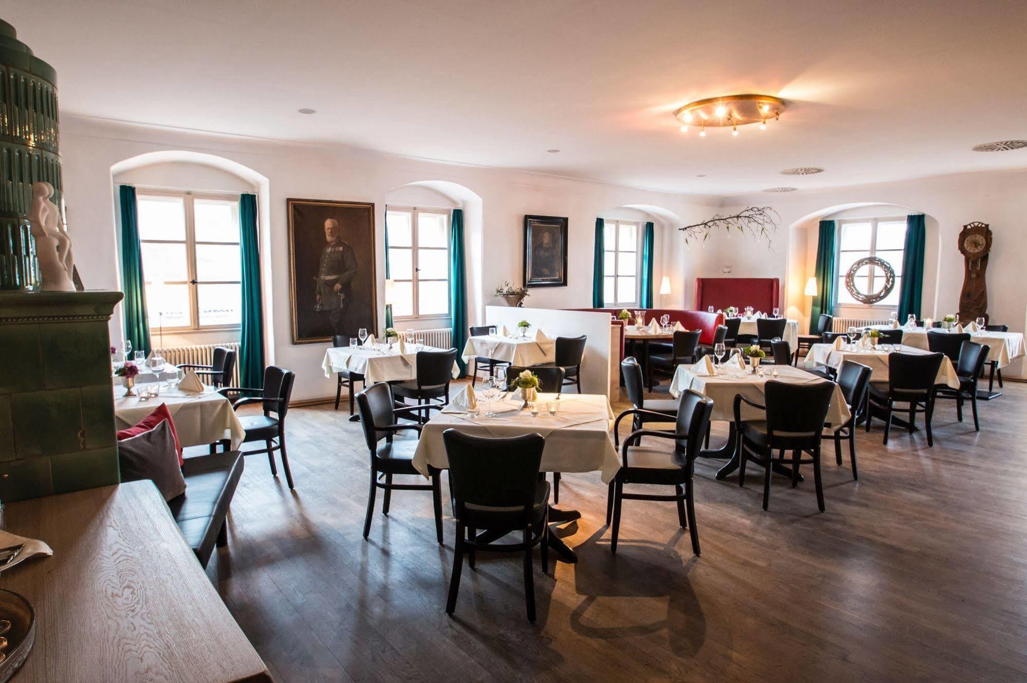 Hotel Schloss Neuburg - Hoftaferne 뉴버그엠인 외부 사진