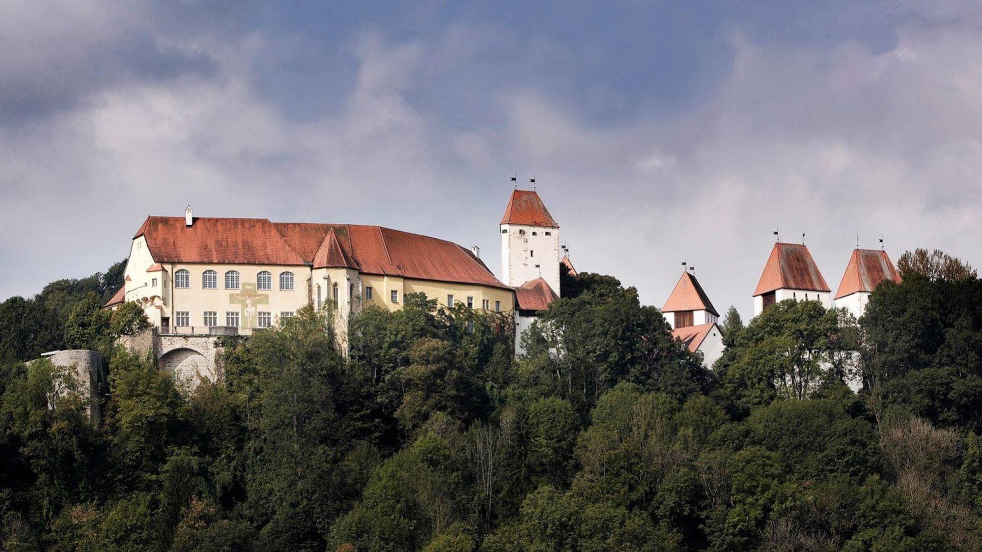 Hotel Schloss Neuburg - Hoftaferne 뉴버그엠인 외부 사진